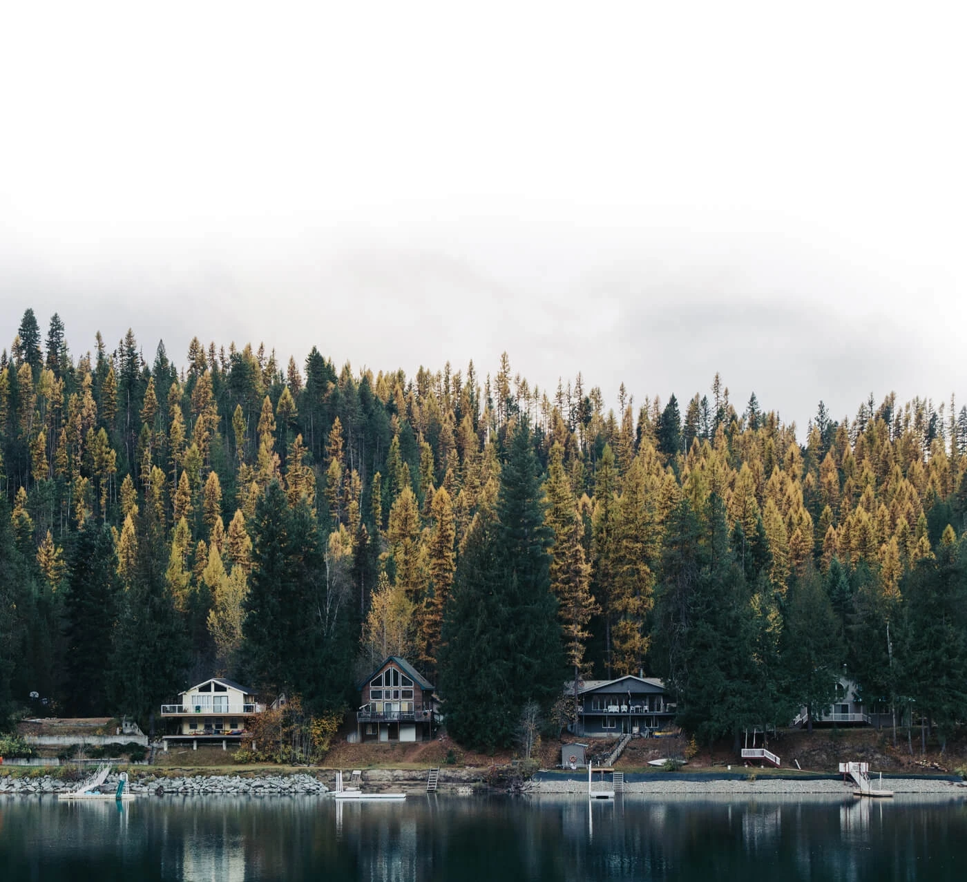 houses-along-lake-edge